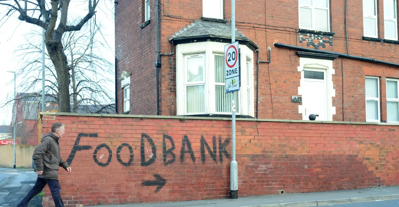 Single mom-of-4 surviving off children's leftovers heartbreakingly says she can't afford Christmas this year