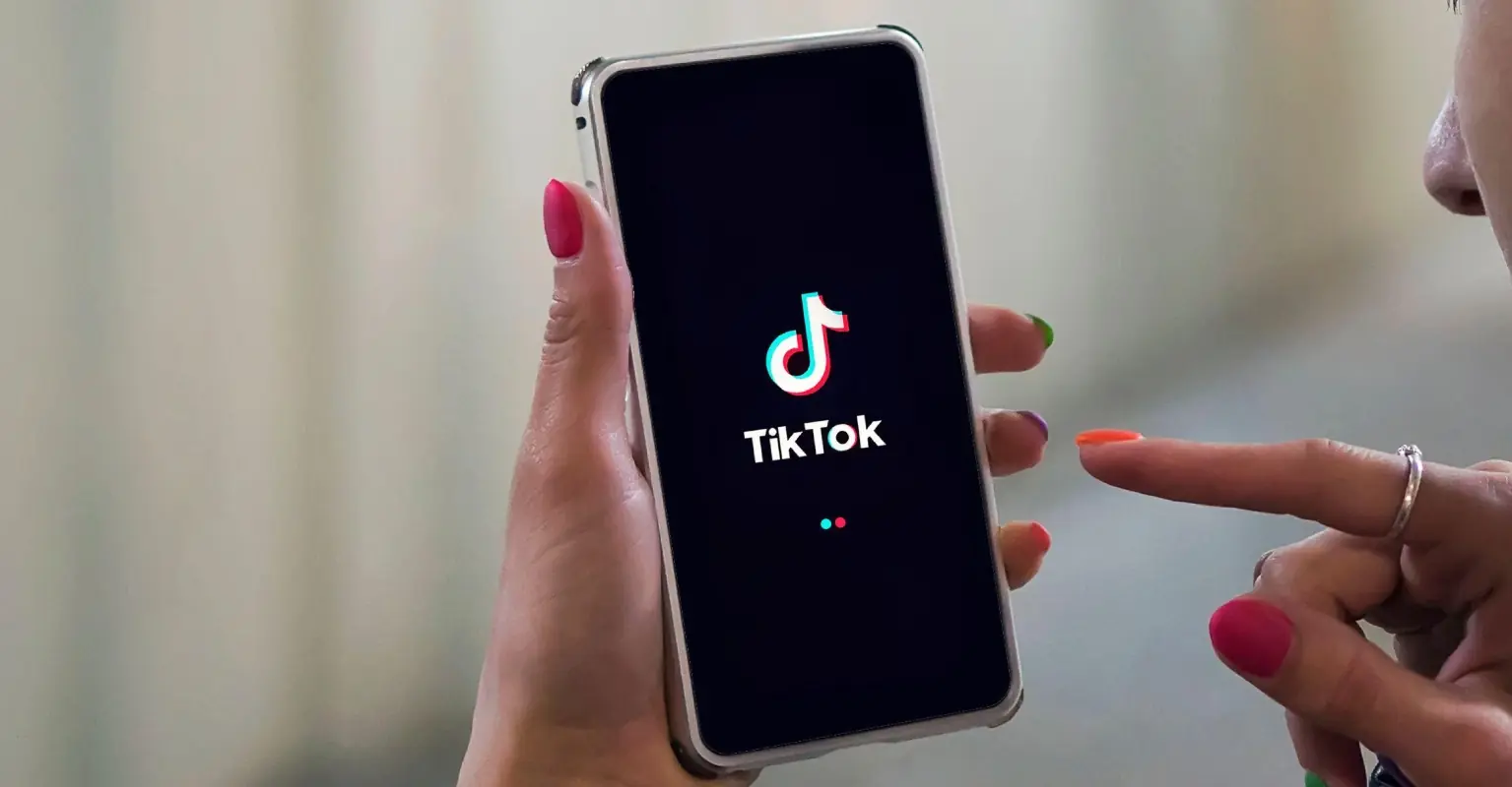 Influencer speaks out following backlash over stepdad bikini dance video