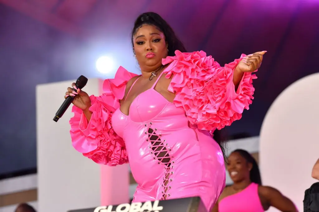 Lizzo slams body shaming comments as she rocks bikini: 'This body is art' - Article Image 2