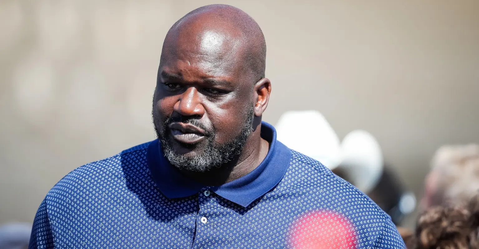 Shaquille O'Neal pays for everyone's meals at one of his favorite restaurants