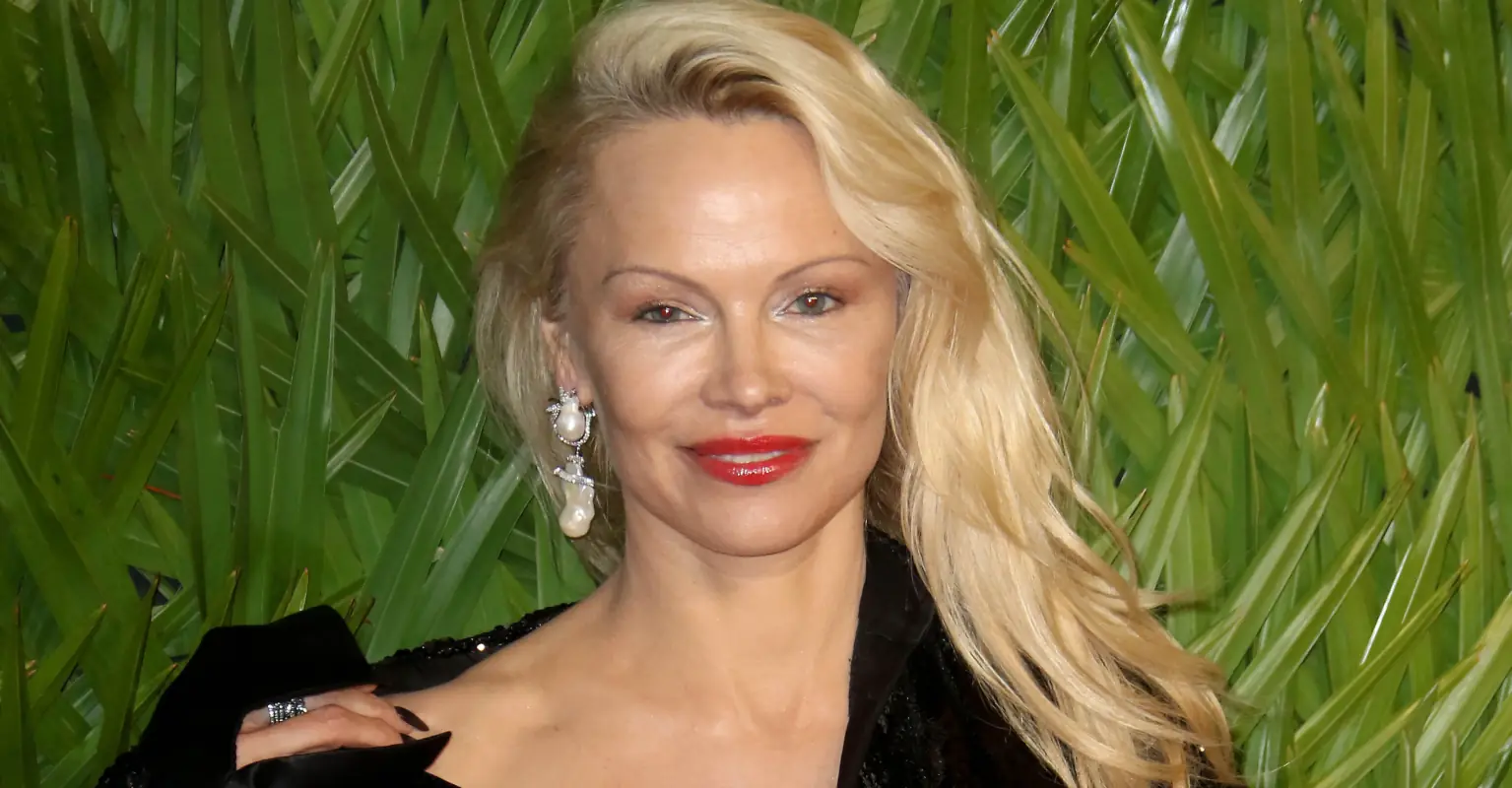 Pamela Anderson says she walked in on Jack Nicholson having a threesome in bathroom