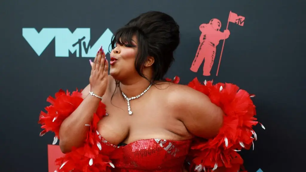 Lizzo slams body shaming comments as she rocks bikini: 'This body is art' - Article Image 1