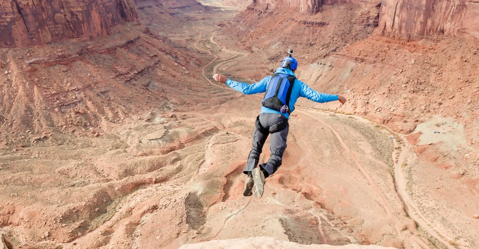 Man filmed miraculously surviving jump from 120-meter tower after parachute doesn't open