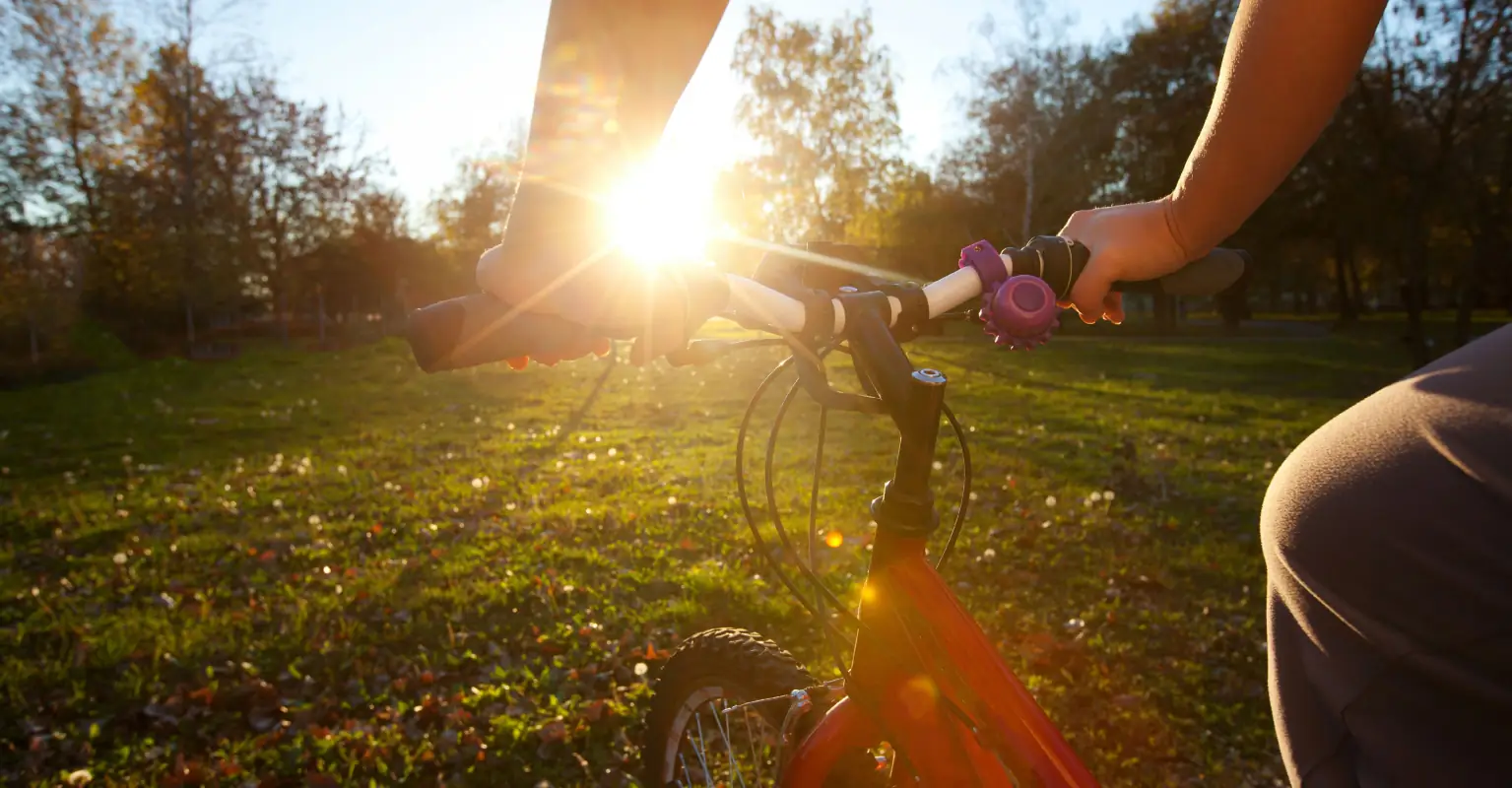 90-year-old man cycles to see his dying wife twice a day for two hours