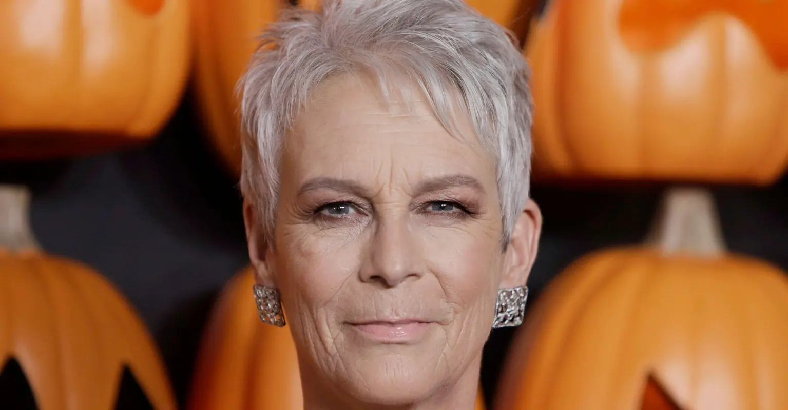 Fans defend Jamie Lee Curtis after she addresses 'disturbing' controversial photo