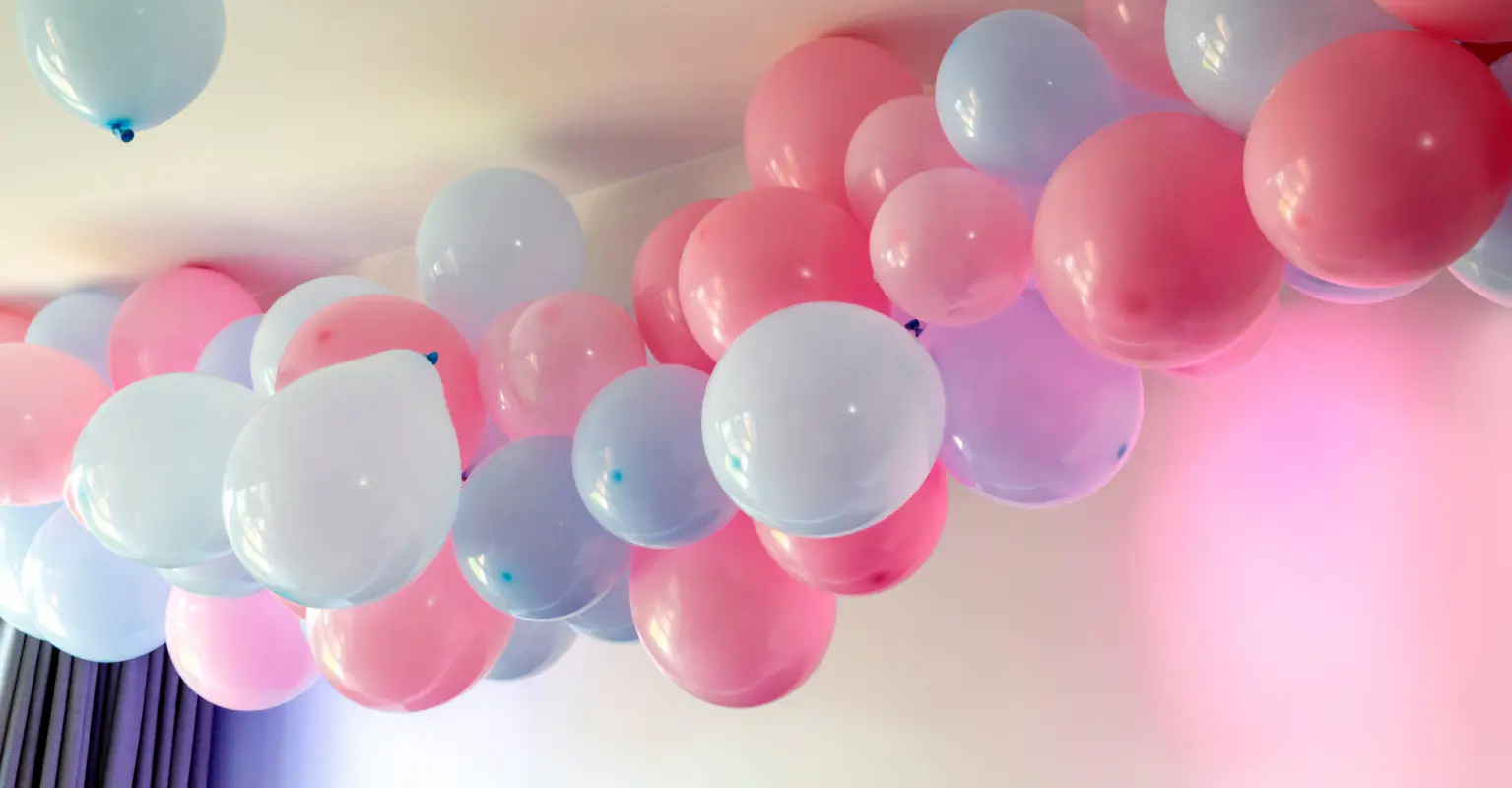 Pregnant woman left furious as mom plays cruel prank on her at gender reveal