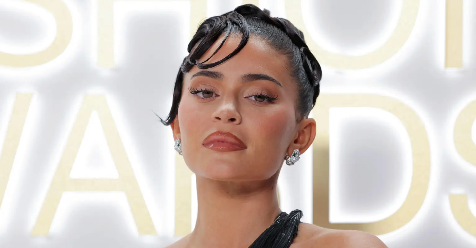 Kylie Jenner says her eyebrows 'fell off' after bleaching them