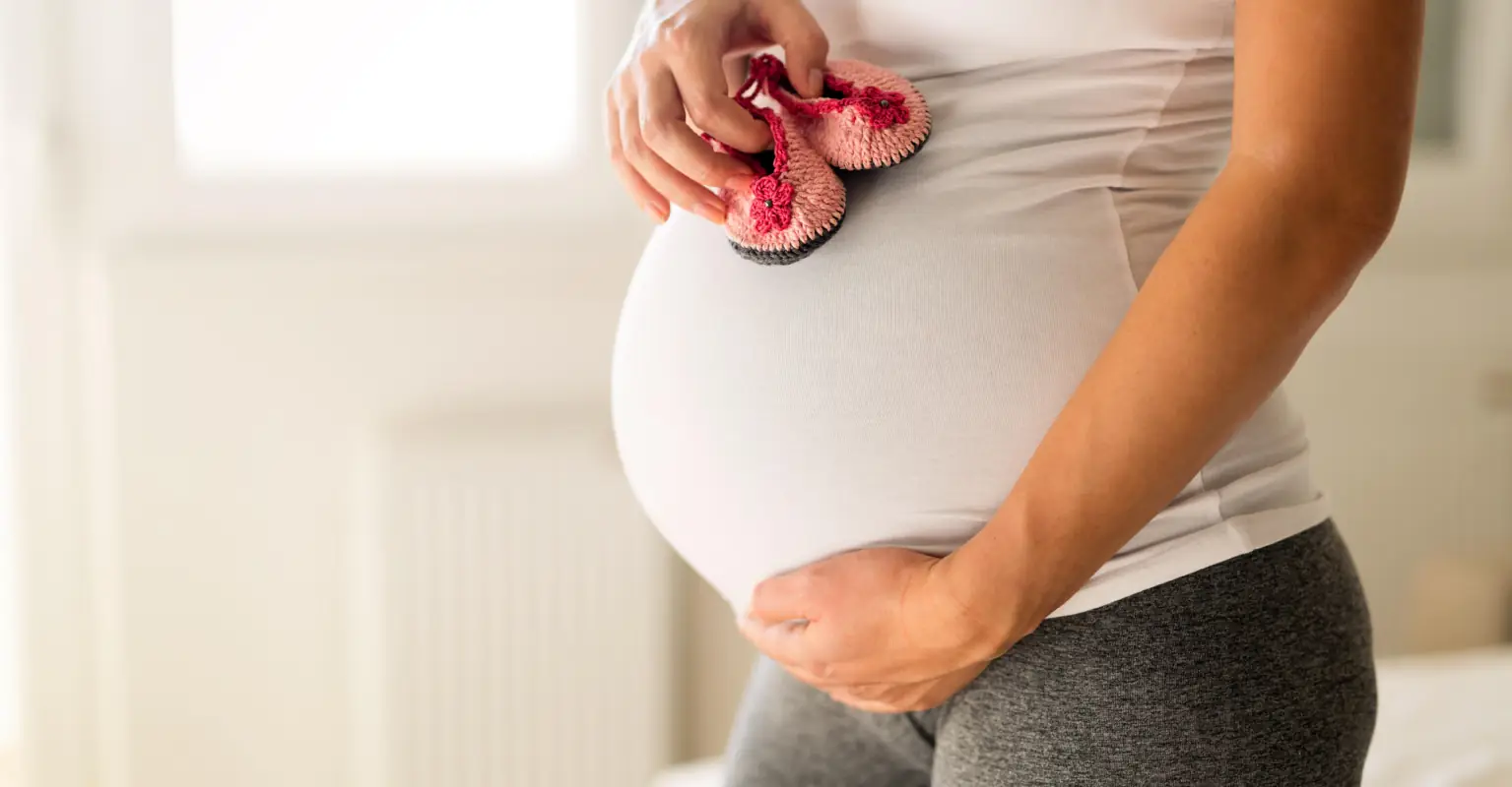 Husband divides social media as he puts dog filter over wife’s face as he films labor