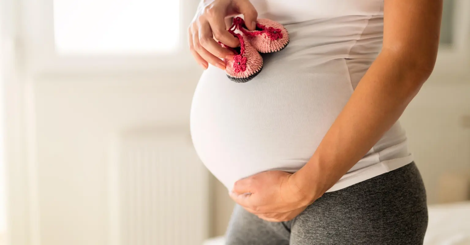 Husband divides social media as he puts dog filter over wife’s face as he films labor