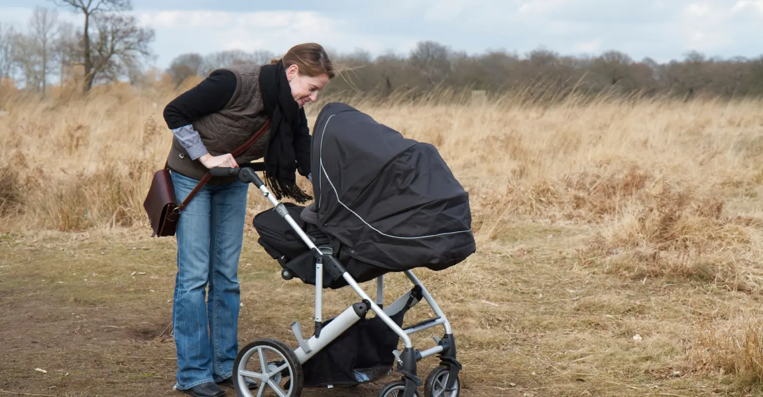 Delivery driver forced to apologize after leaving '22lb parcel' on top of sleeping baby