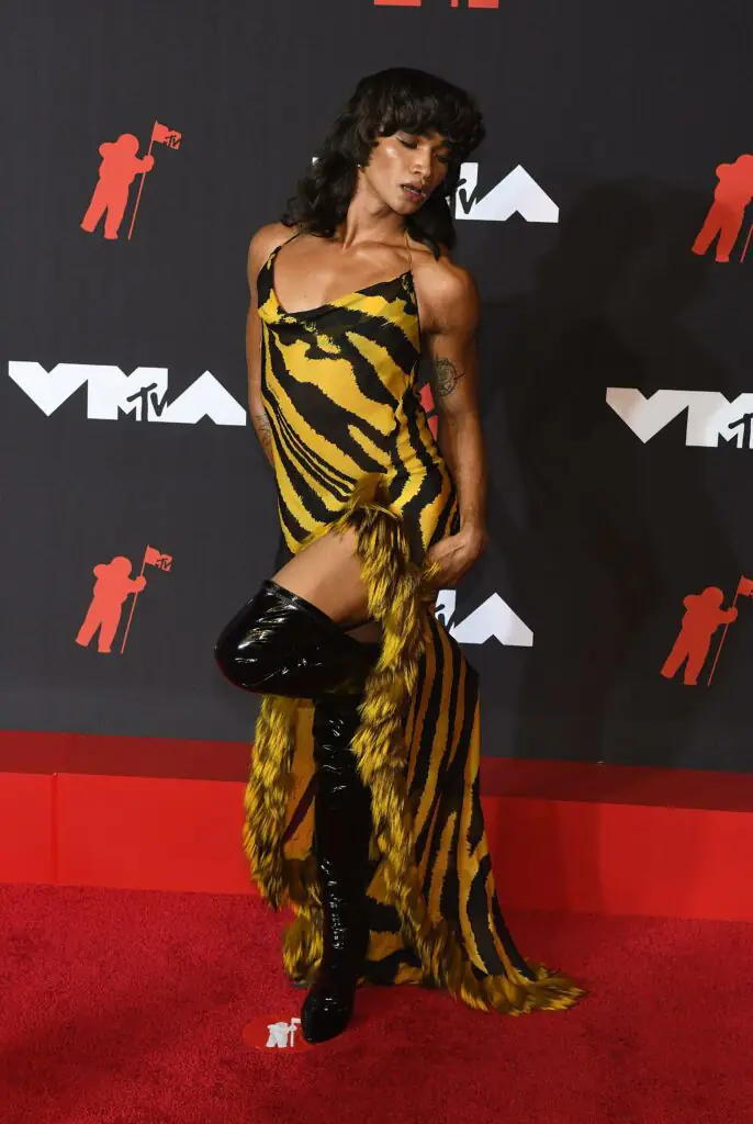 wp-image-1263196896 size-large