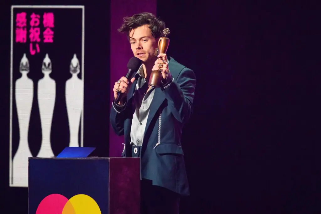 wp-image-1263194543 size-large