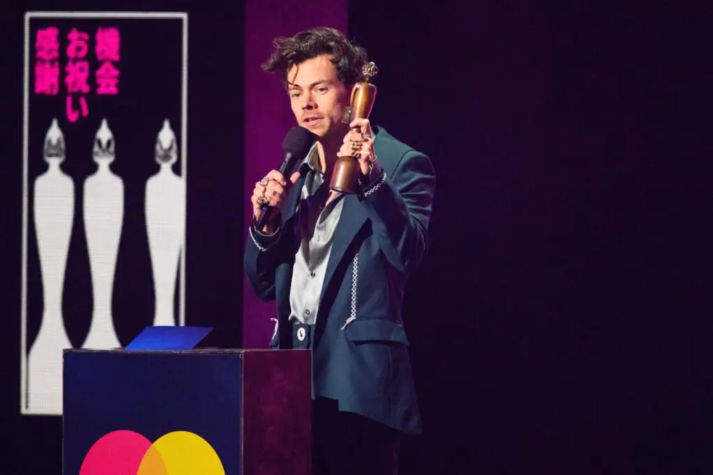 wp-image-1263194543 size-large