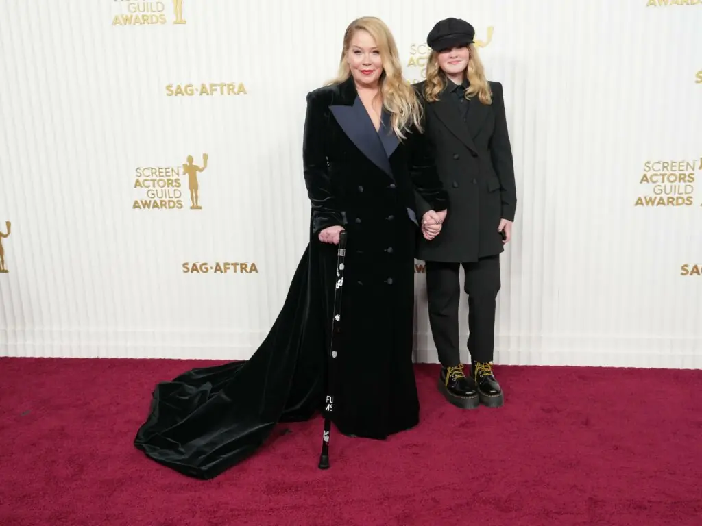 wp-image-1263197248 size-large