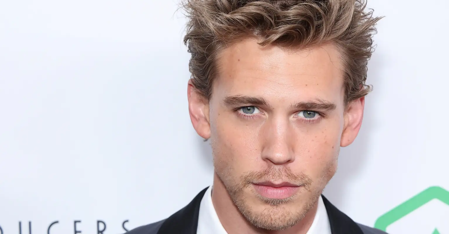 Austin Butler praised for helping Sally Field, 76, onto stage at SAG Awards: 'A true gentleman'
