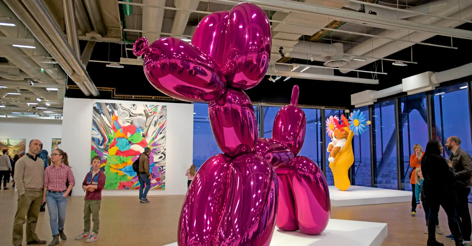 Woman accidentally knocks over and smashes $42,000 sculpture