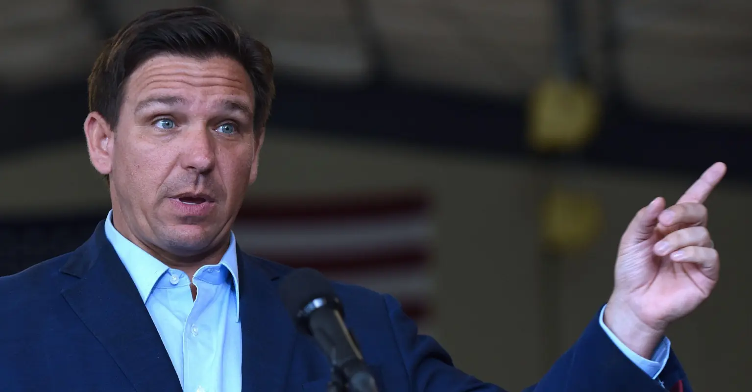 People call AOC's response to Ron DeSantis' presidential announcement 'the best roast' they've seen