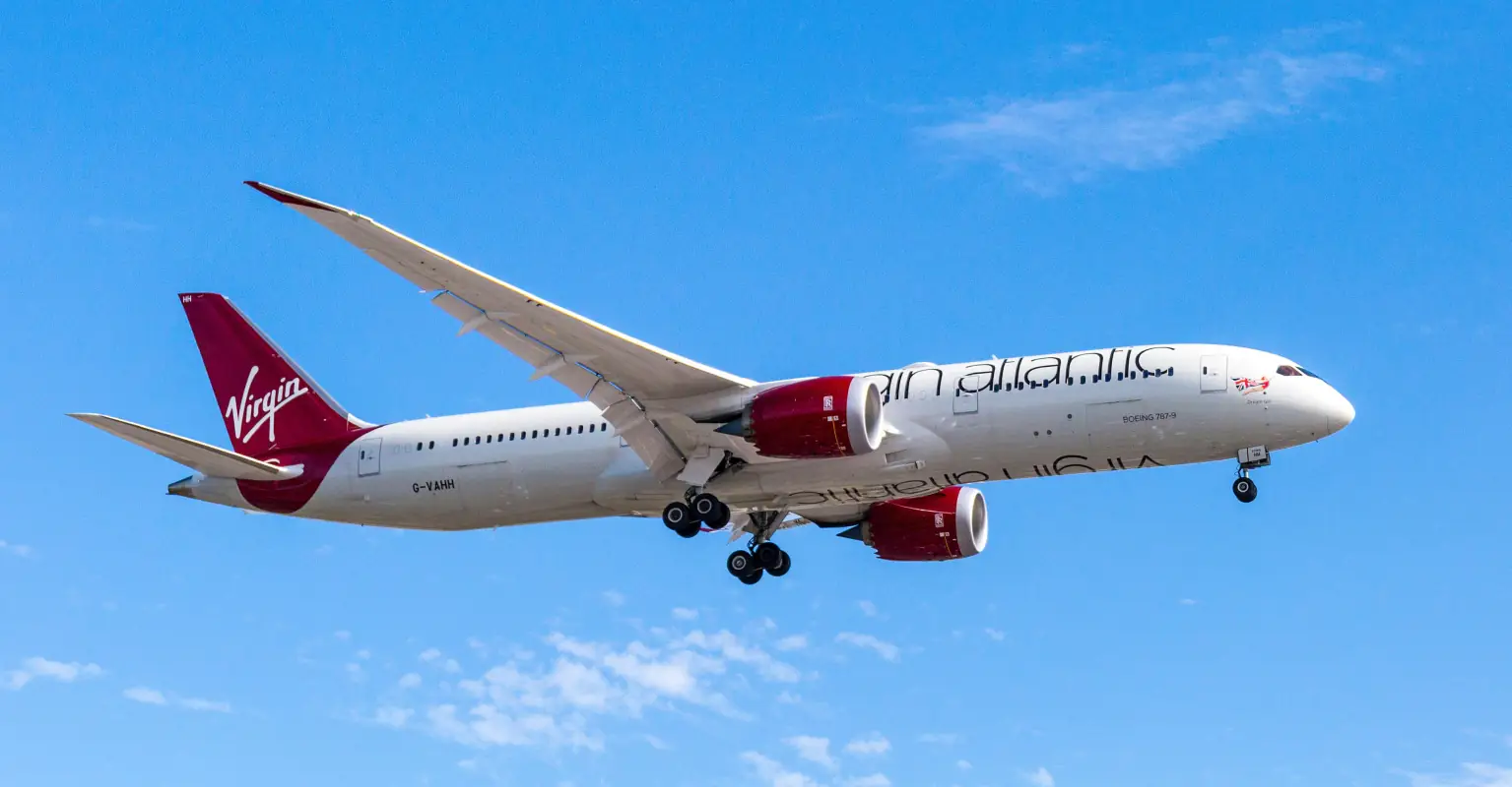 Man refuses to switch plane seats with fellow passenger to let him sit next to his girlfriend on her birthday