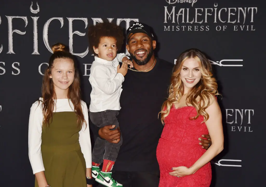 wp-image-1263198589 size-large