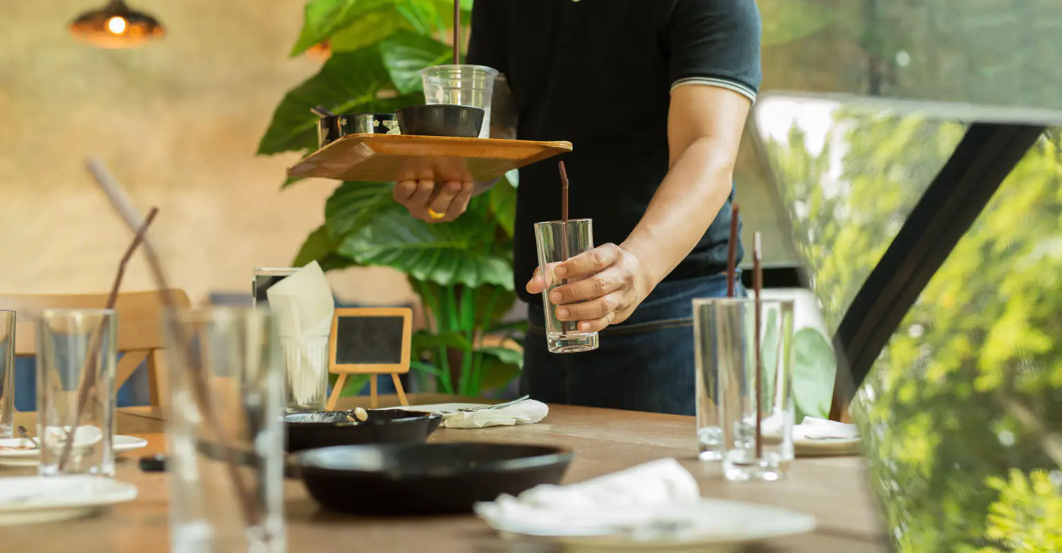 Diner sparks debate after cleaning up after his meal so server doesn't have to