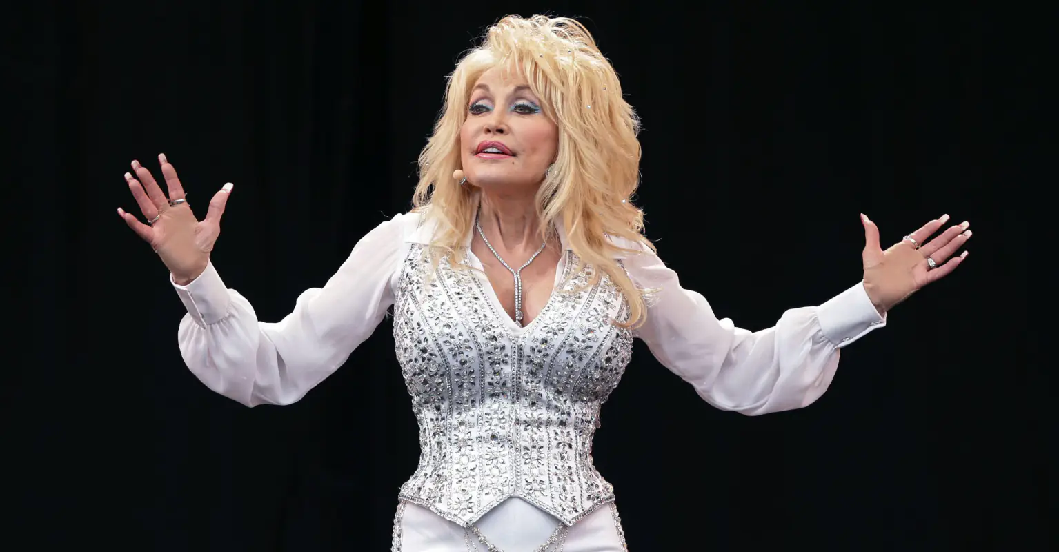 Dolly Parton fans stunned as TikToker films '$229 pie' at Dollywood