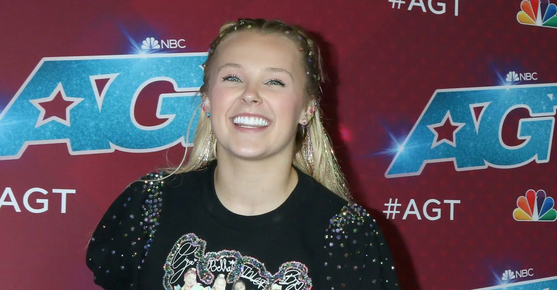 JoJo Siwa divides fans by pretending she's pregnant