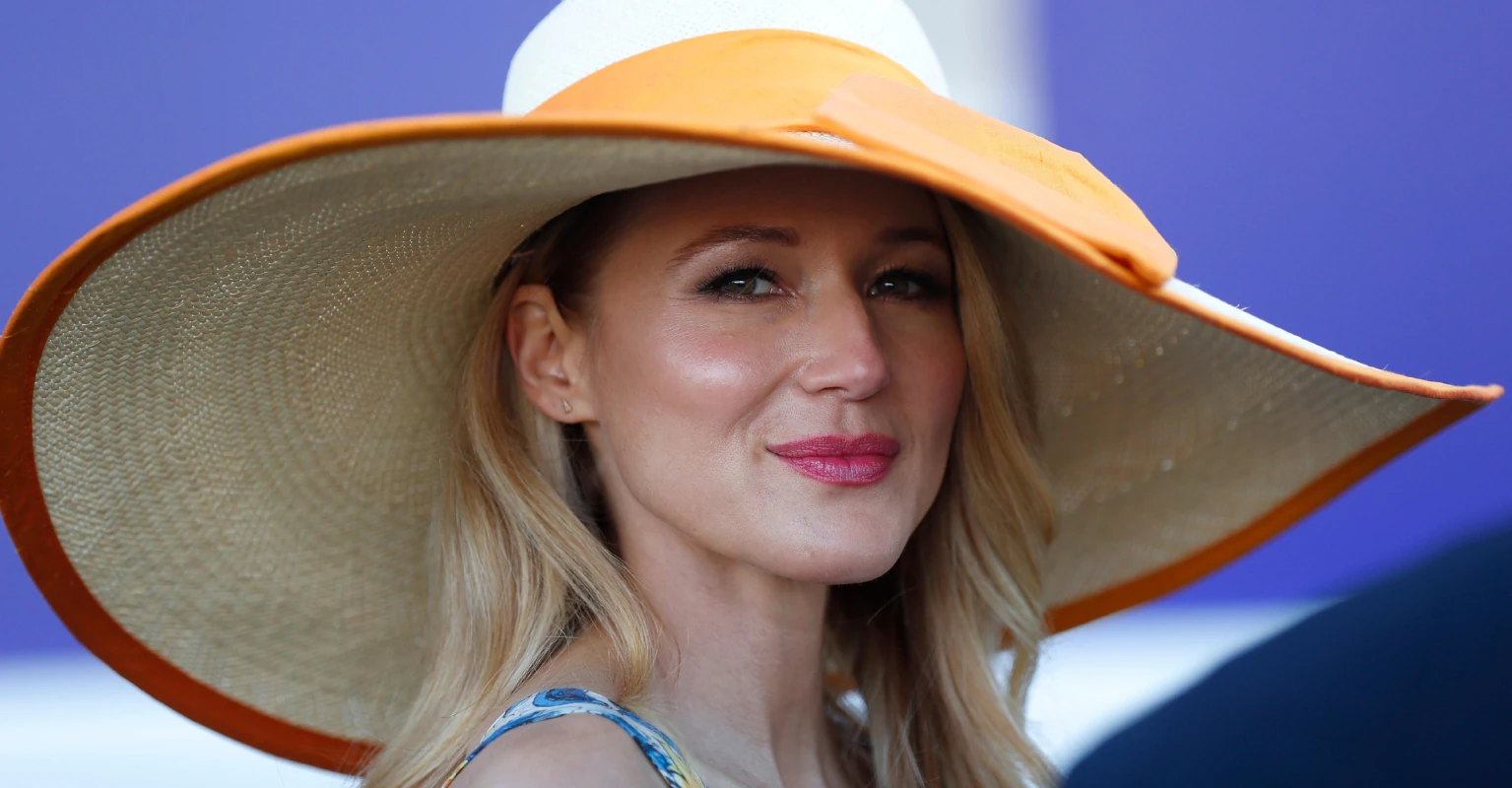 Singer Jewel claims her mom 'embezzled' over $100 million from her