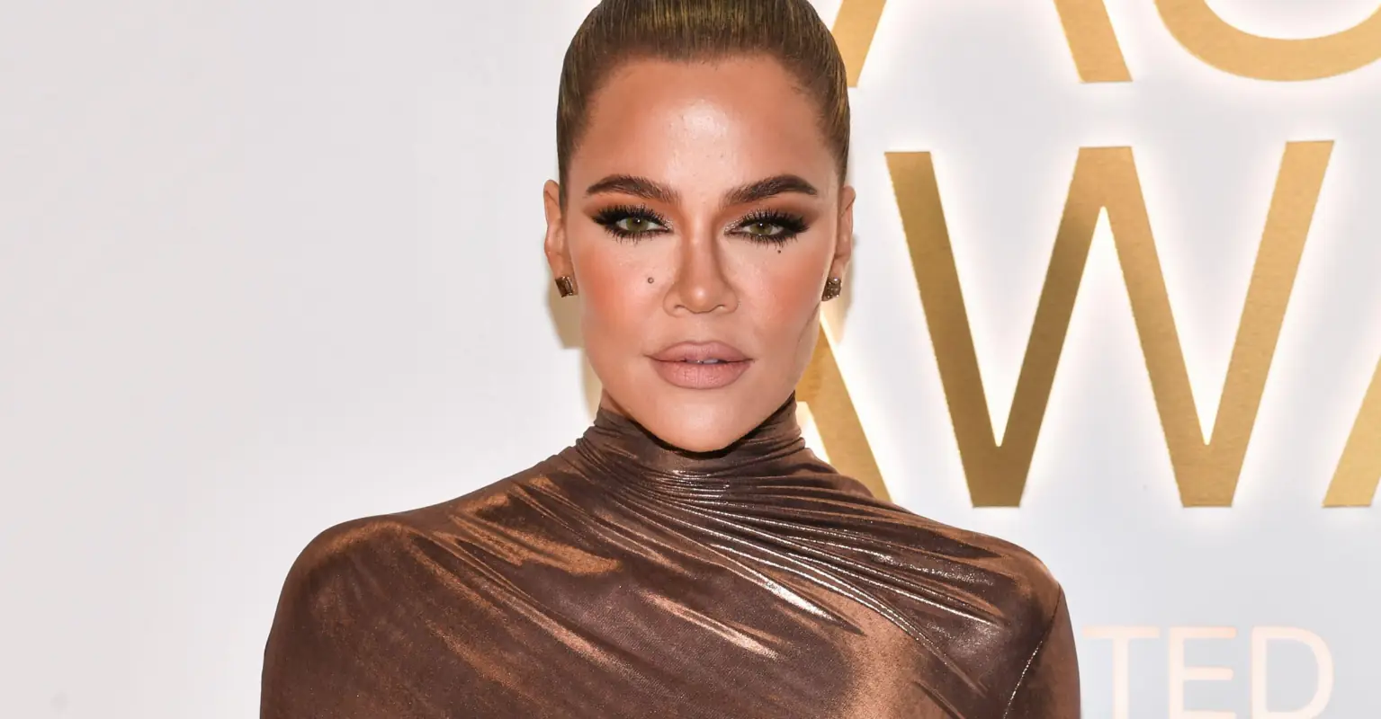 Khloe Kardashian deletes Instagram post after fans point out alleged photoshop fail