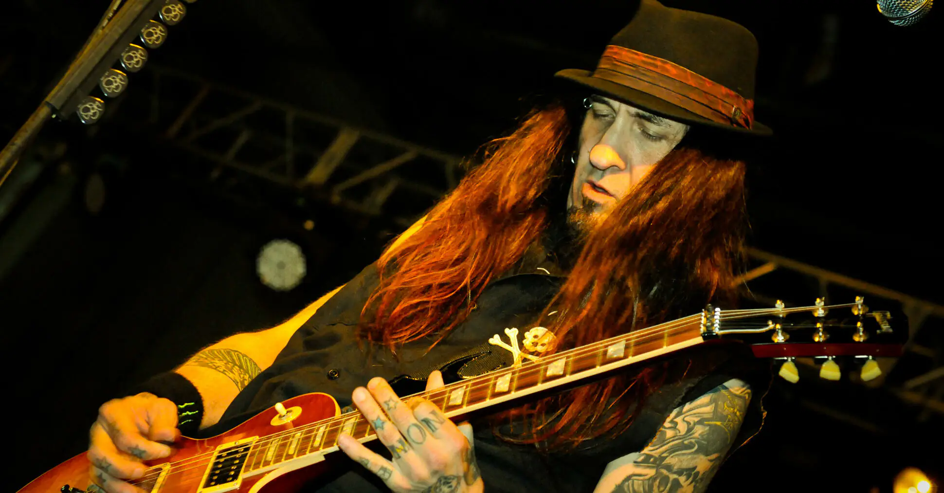 Saliva guitarist dies from brain haemorrhage after falling ill on tour