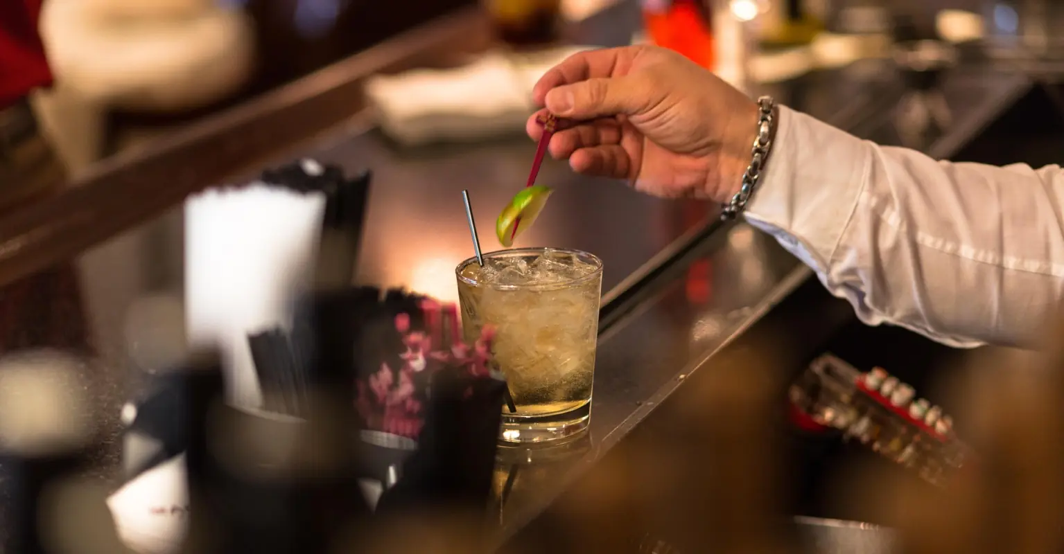 Server shuts down customer who asked for ‘no ice’ to get more alcohol in drink