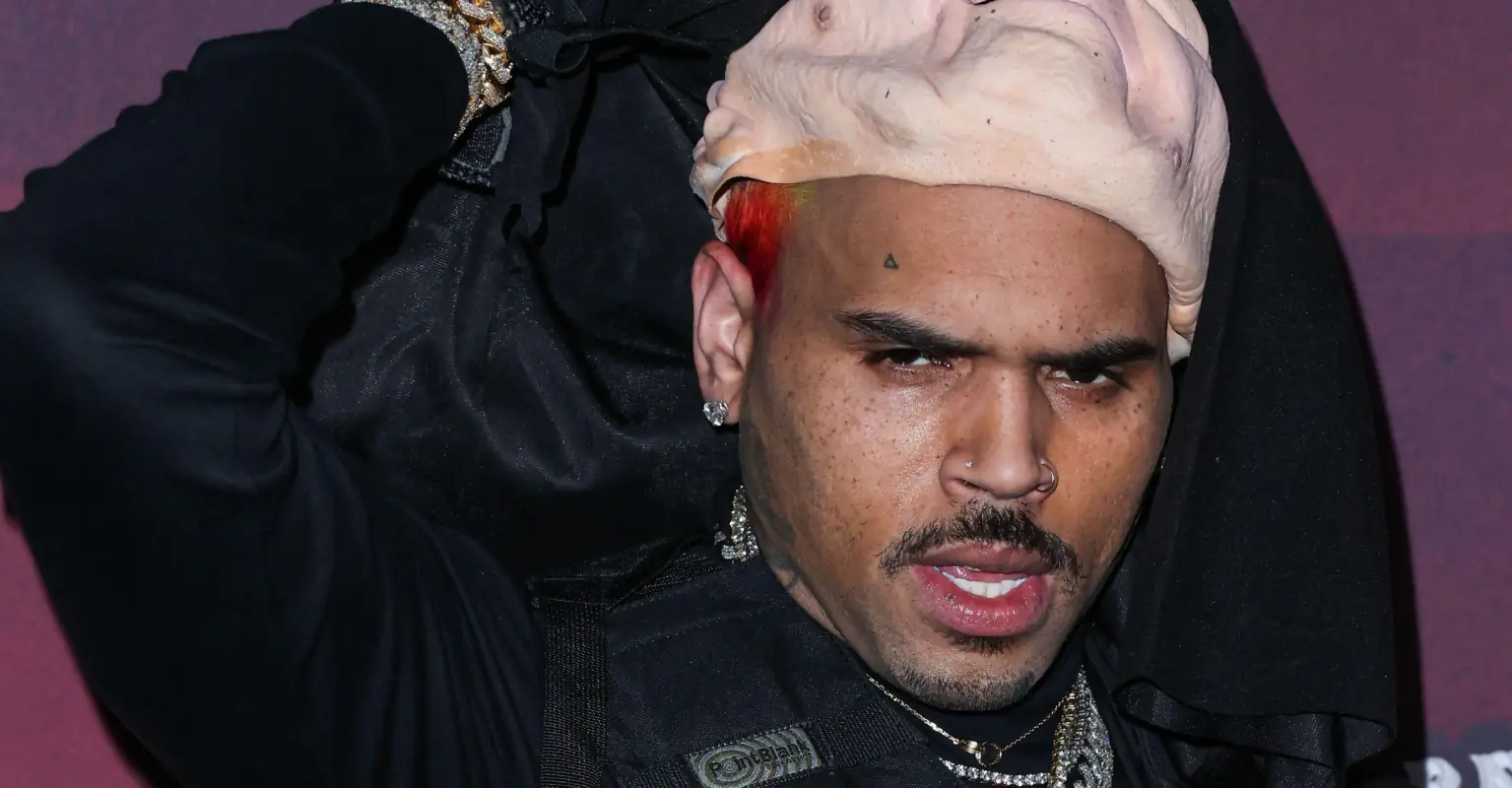 Man 'breaks up with girlfriend' after Chris Brown gave her lap dance on stage