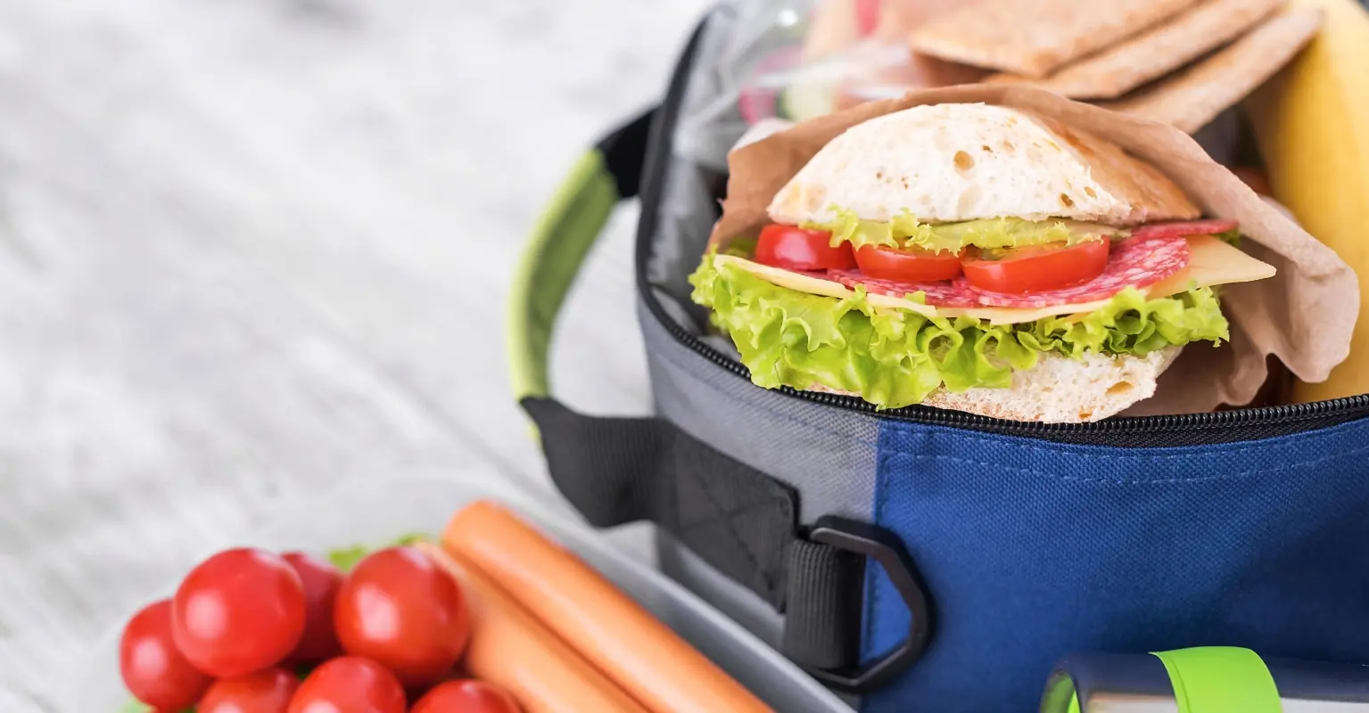 Dad puts passive aggressive note in daughter's lunch box for her teachers to see