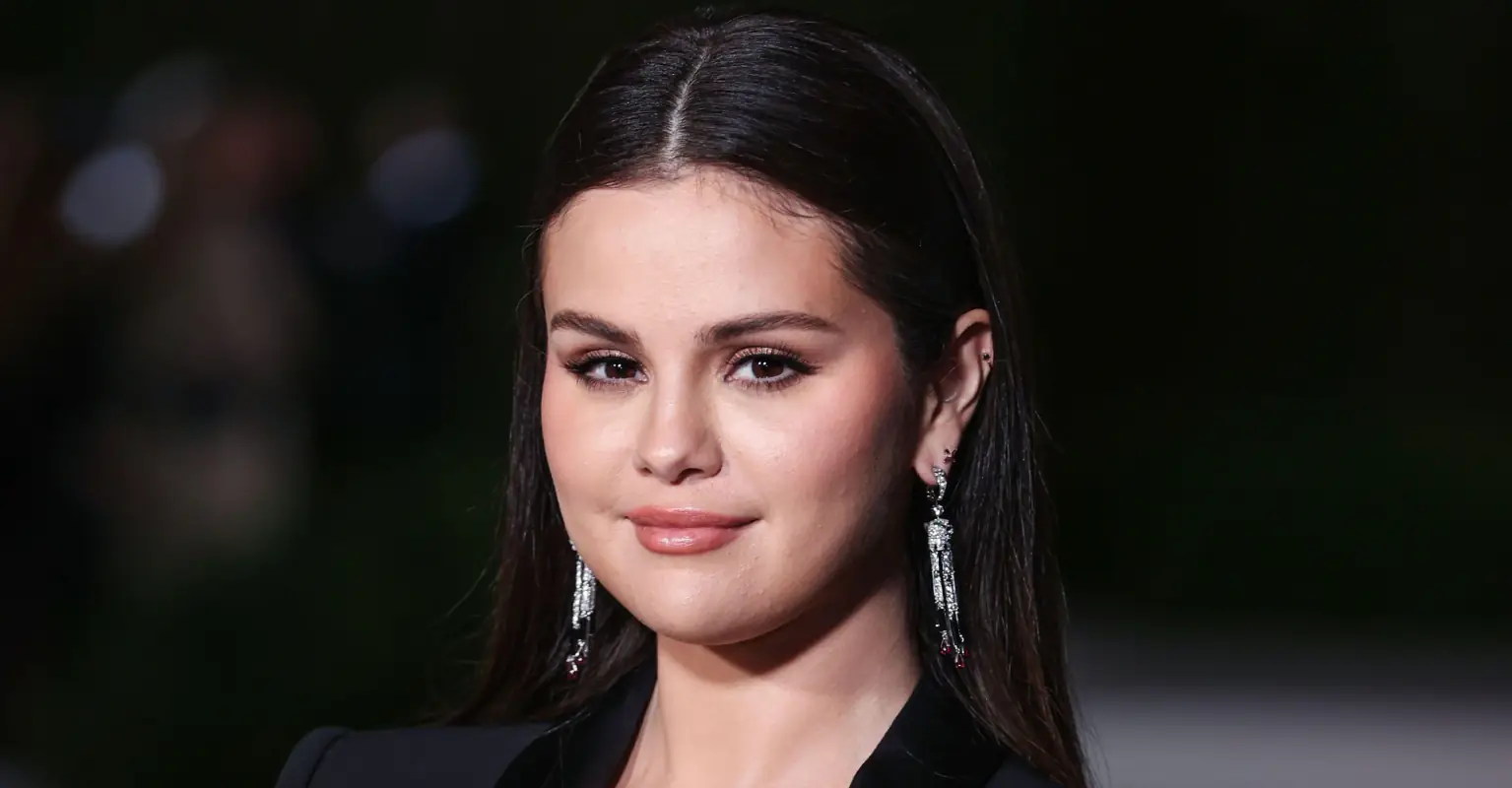 Selena Gomez pauses social media break to beg fans to be 'kinder' amid Hailey Bieber drama