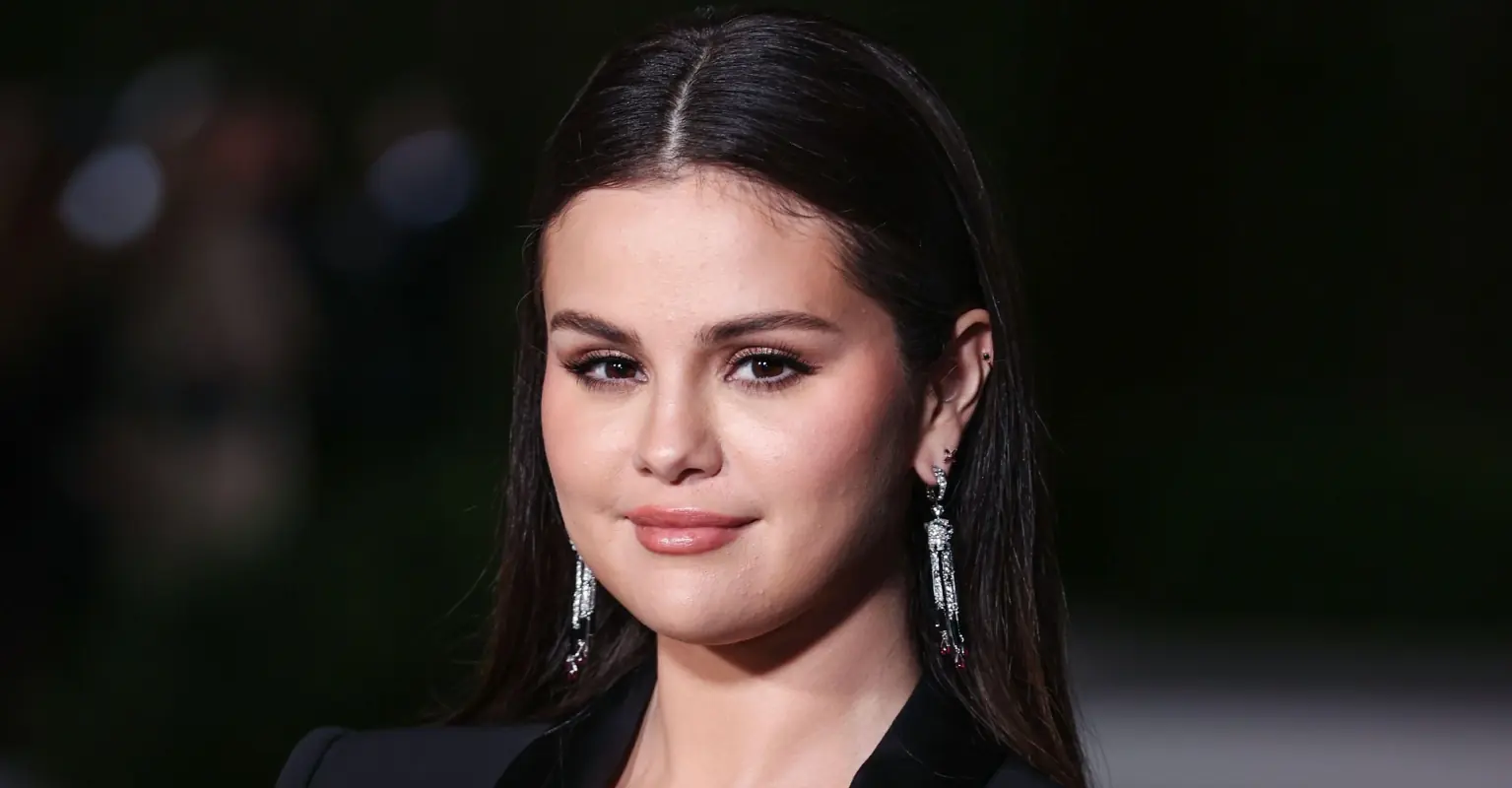 Selena Gomez pauses social media break to beg fans to be 'kinder' amid Hailey Bieber drama