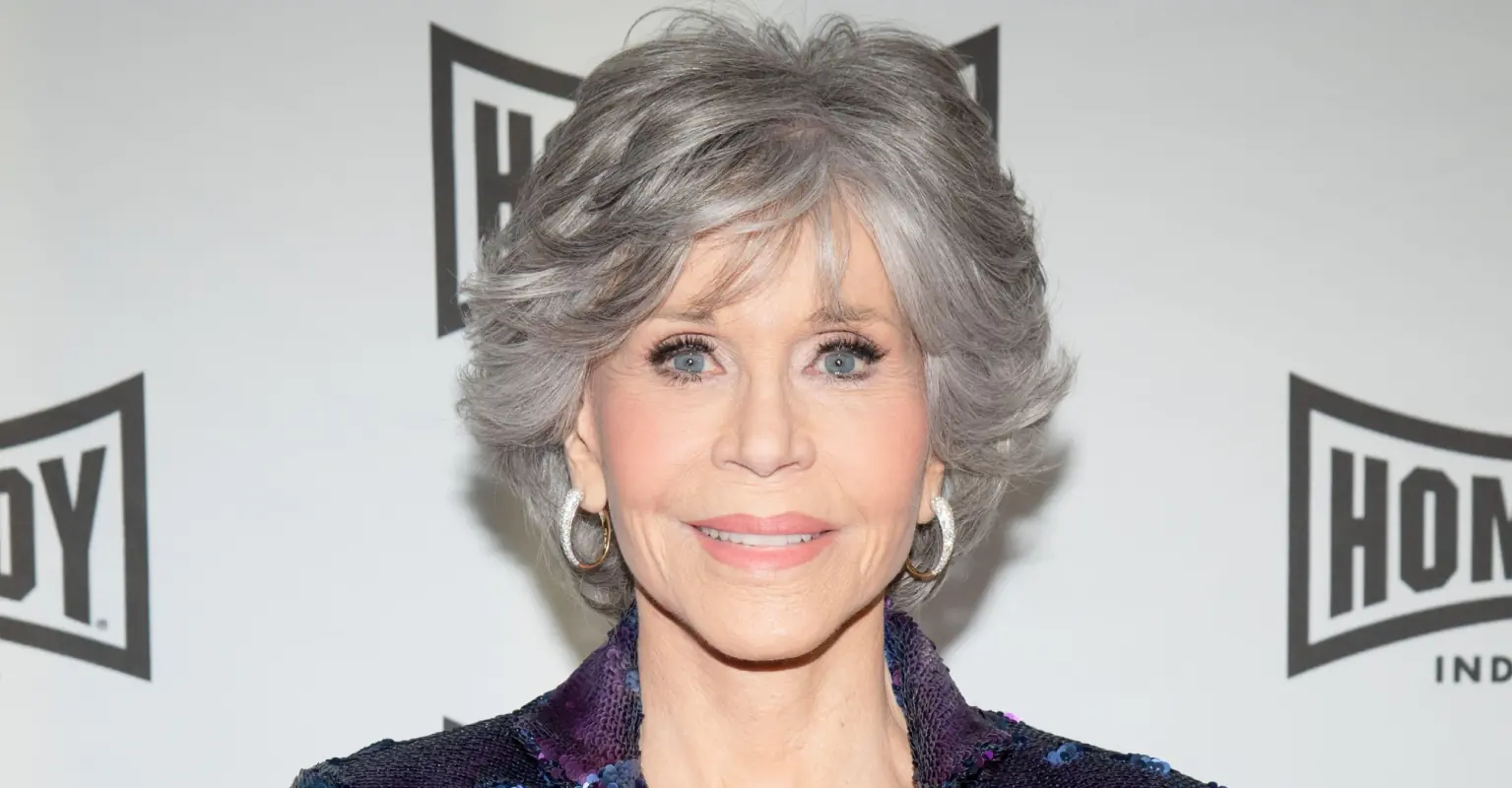 Jane Fonda gifts Drew Barrymore a sex toy during interview