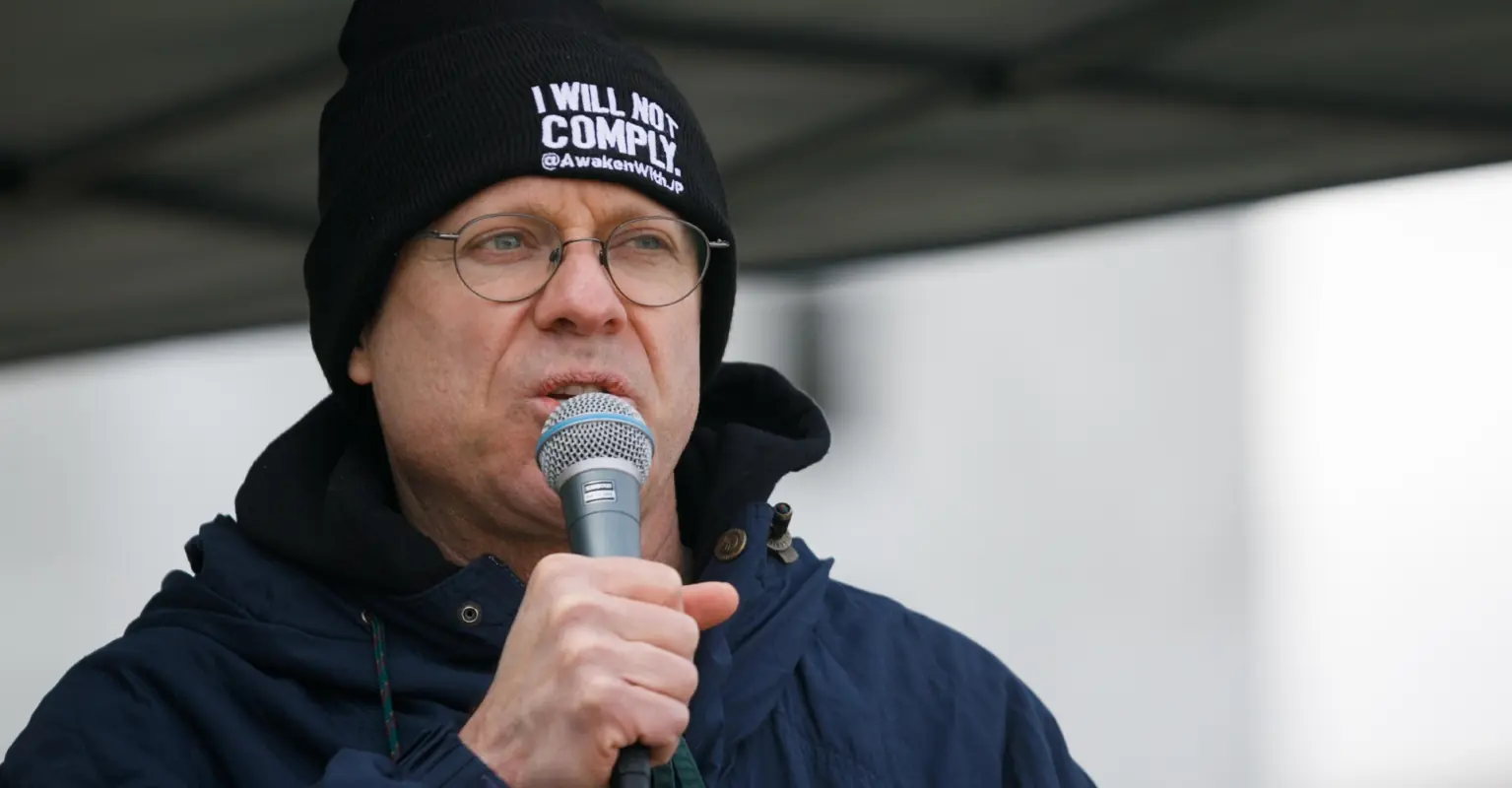 Tech tycoon says he offered plane passenger $100k to remove her mask on flight and she refused