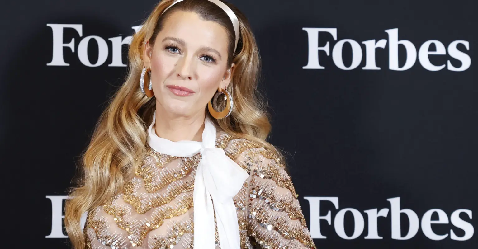 Blake Lively trolls soccer fan after he asks her to say 'hi' to his girlfriend