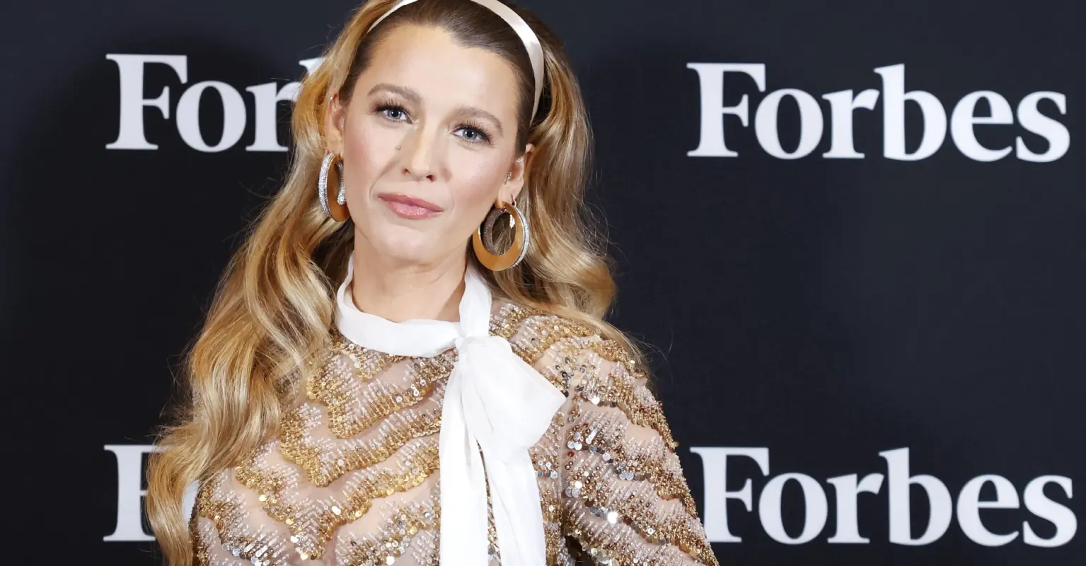 Blake Lively trolls soccer fan after he asks her to say 'hi' to his girlfriend