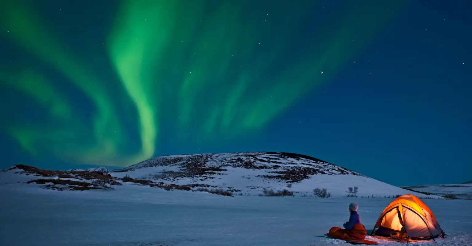 Pilot does '360-degree turn' mid-air to give passengers a breathtaking view of the Northern Lights