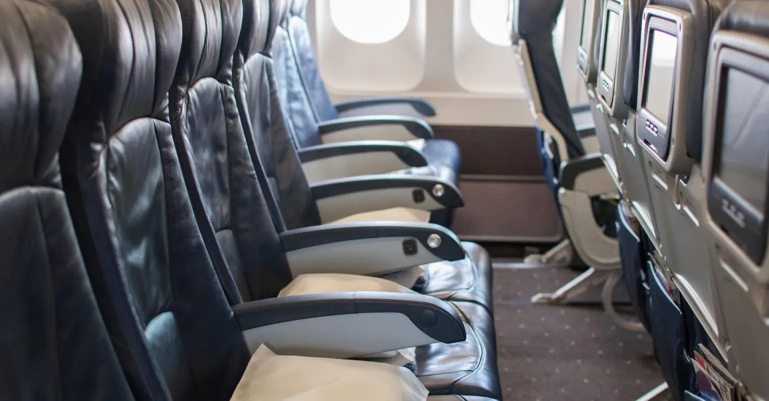 People rush to defend influencer who refused to switch plane seats so family could sit together