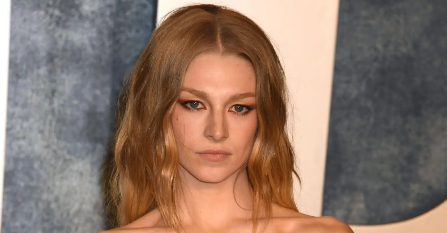 Fans stunned as Hunter Schafer wears a single white feather over chest at Oscars party