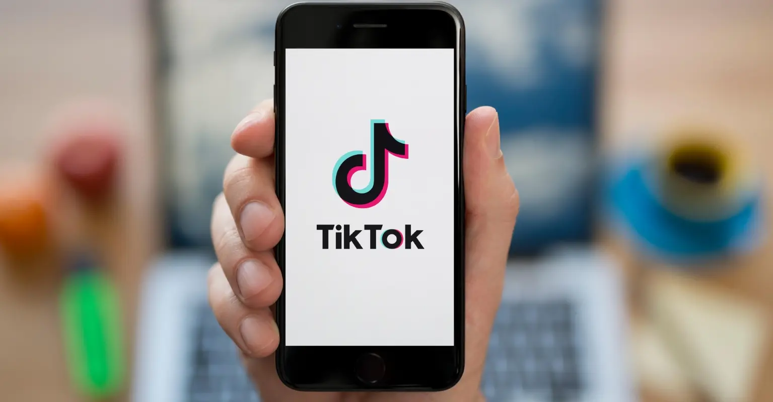 TikTok star Jehane Thomas, 30, dies after posting tearful video about migraine pain