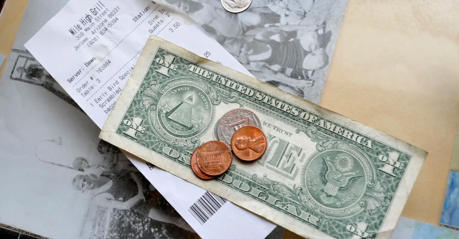 Woman sparks debate after refusing to leave a tip after buying $17 smoothie