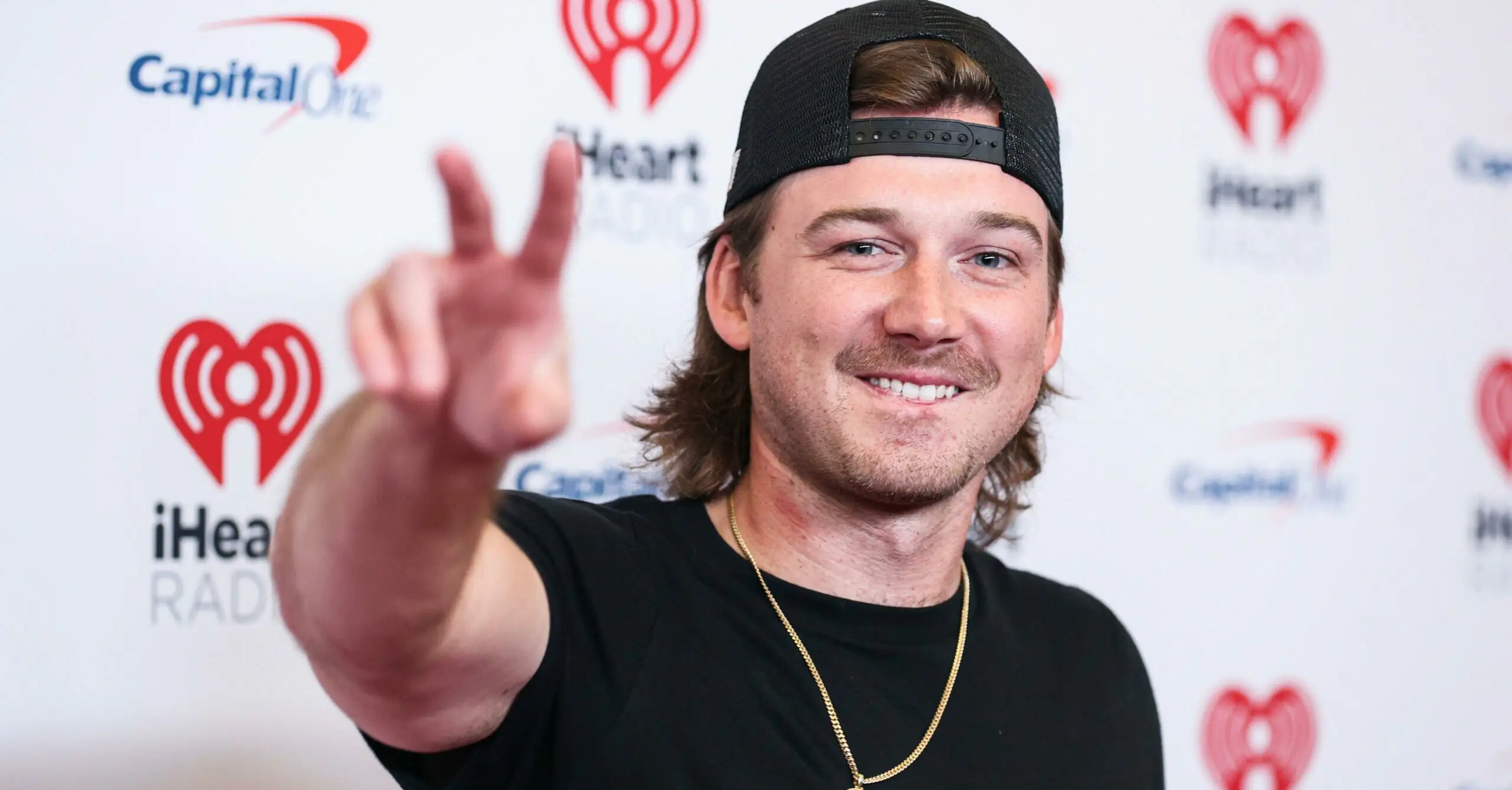 Country star Morgan Wallen falls over hard on stage during show