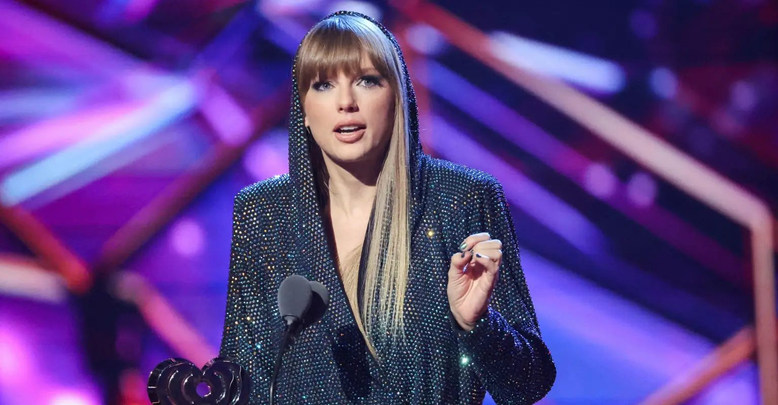 Video of Taylor Swift 'breaking down' during performance resurfaces after break-up
