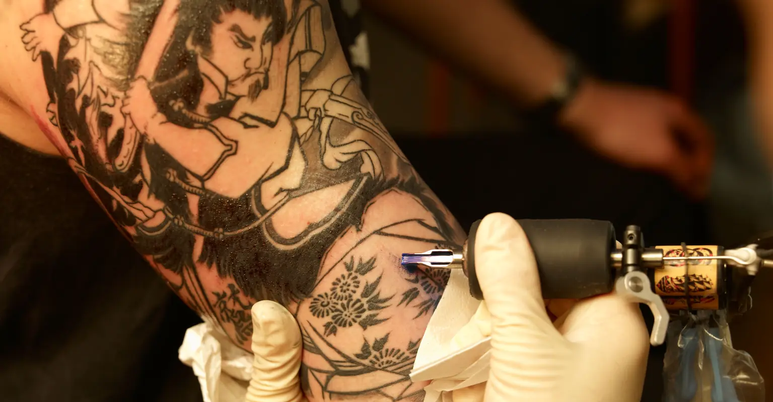 Mom covered in tattoos mistaken for 'bank robber' because her entire face is inked