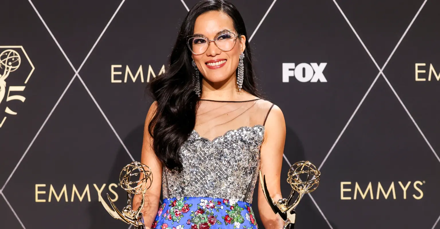 Ali Wong says she convinced Netflix to spend money on her movie just so she could kiss Keanu Reeves