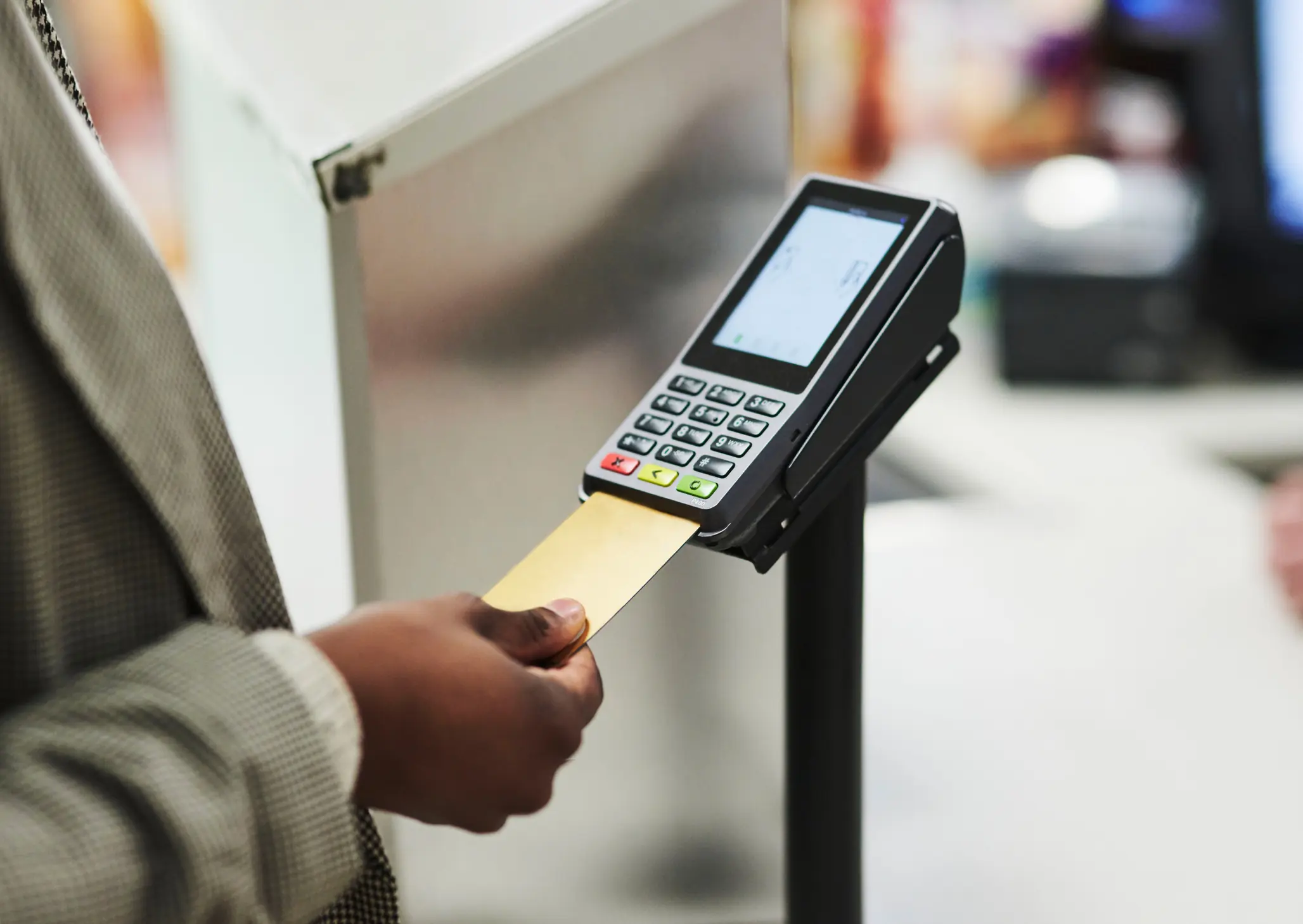 TikToker bursts into tears after strangers reject her offer to buy their groceries