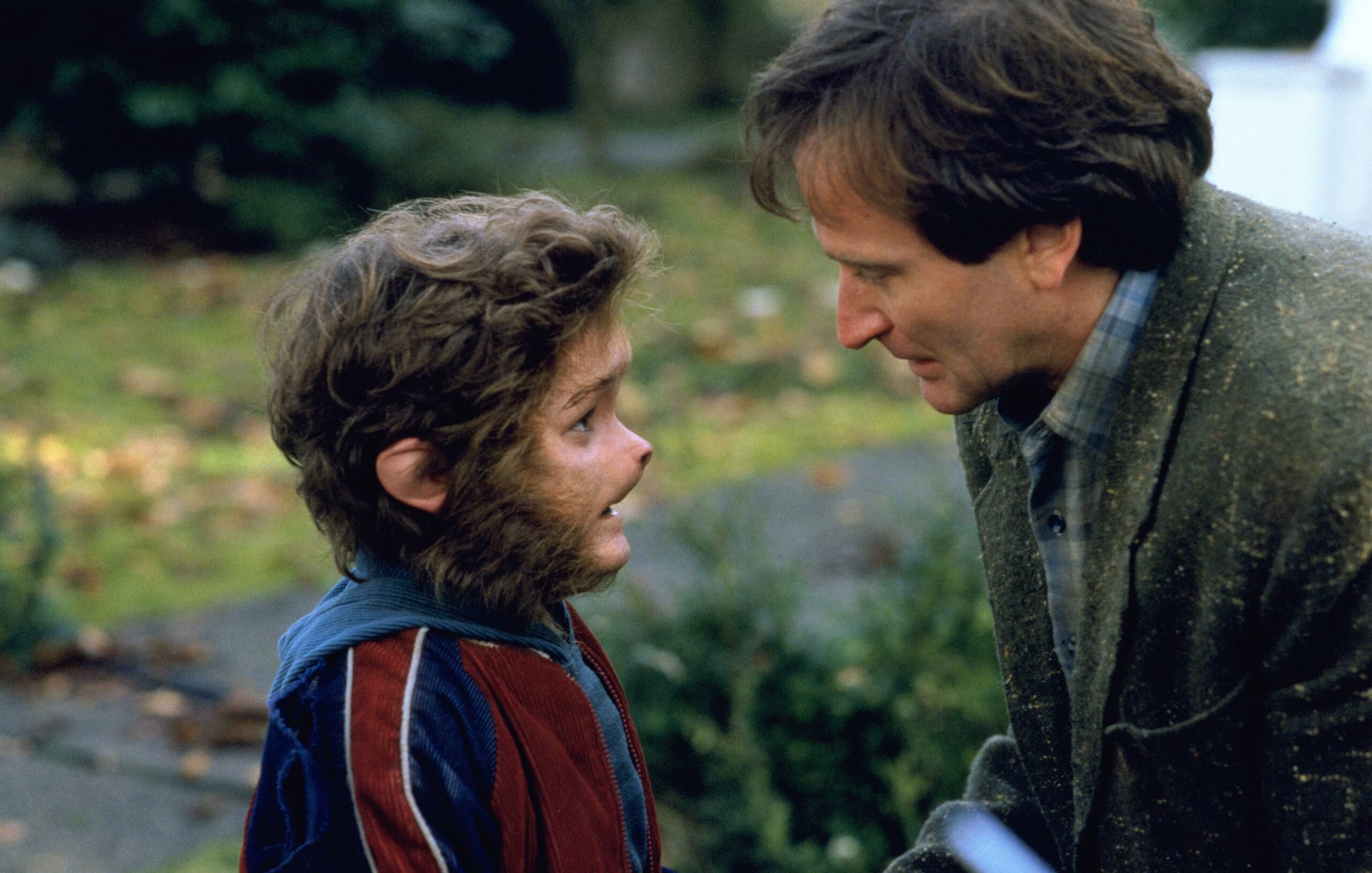 Robin Williams defended 'Jumanji' child stars Bradley Pierce and Kirsten Dunst on set - Article Image 2