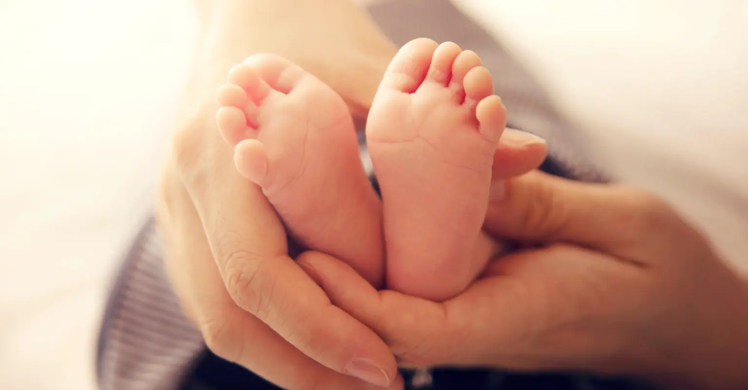 Mom left traumatized after friend starts breastfeeding her baby without consent